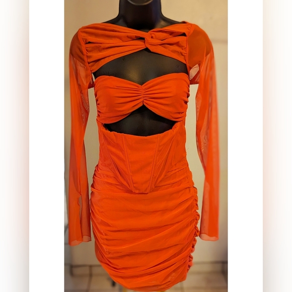 Long Sleeves Ruched Mini in RED - Picture 3 of 6